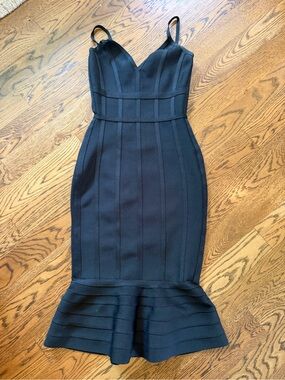 Venus Black Fitted V-Neck Mermaid Dress -Xs